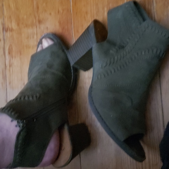 Shoes - Picture 3 of 3